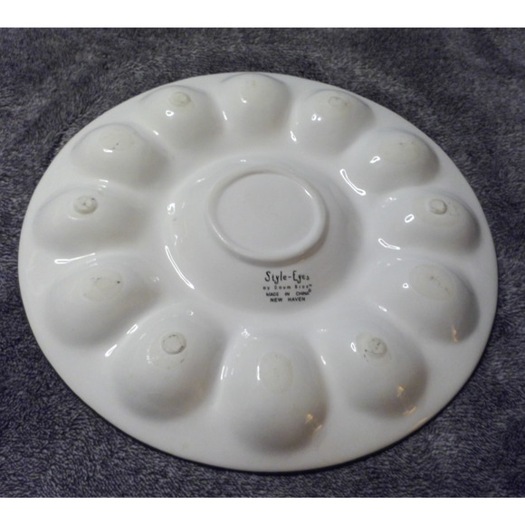 Style Eyes by Baum Bros. Deviled Egg Dish Platter Dozen Eggs Fruit - Picture 2 of 3
